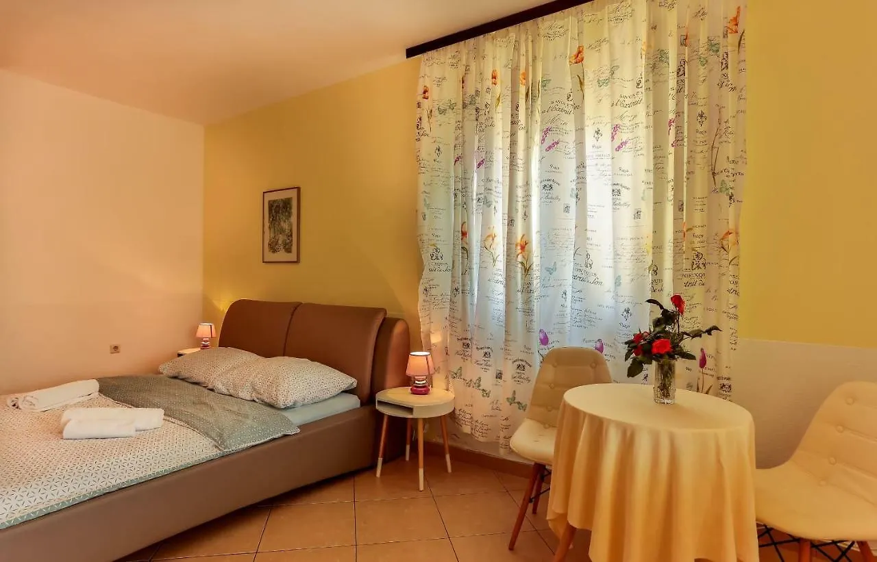 Apartments Dora Victoria Dream Medulin 0*,
